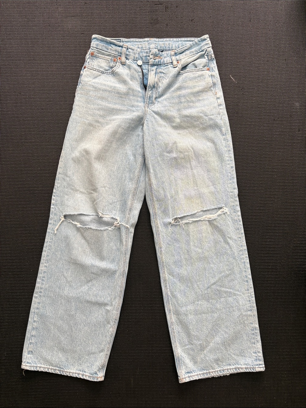 American Eagle Outfitters Light Blue High-Rise Distressed Curvy baggy Jeans